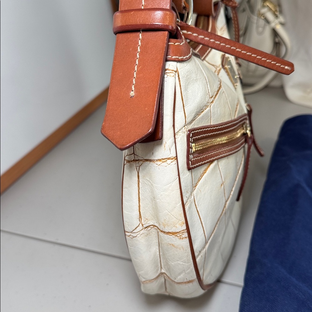 Dooney & Bourke Croc Embossed Shoulder Bag Cream Brown Leather Y2K Hobo Bag - Picture 4 of 12